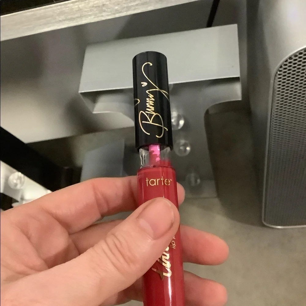 NEW GRAV3YARD GIRL SWAMP FAMILY LIP PAINT‎